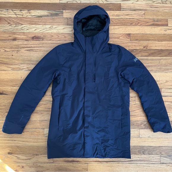 ARCTERYX MAGNUS MENS PARKA NAVY BLUE - Picture 1 of 4